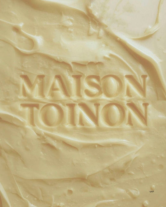 Ingrédients cosmétiques pour cheveux texturés : comprendre leur rôle au-delà des promesses